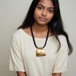 Chico’s Vintage Elegant Gold Pendant Necklace